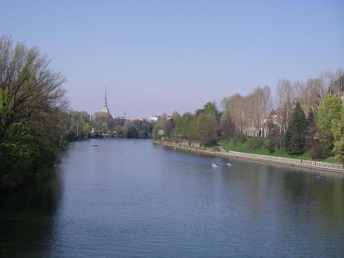 Lungo Po Appartamento Turin Bagian luar foto